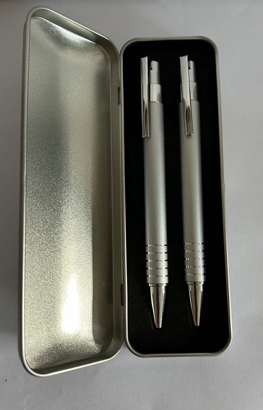 Boite métal argentée contenant 1Stylo et 1 Porte-mine argentée