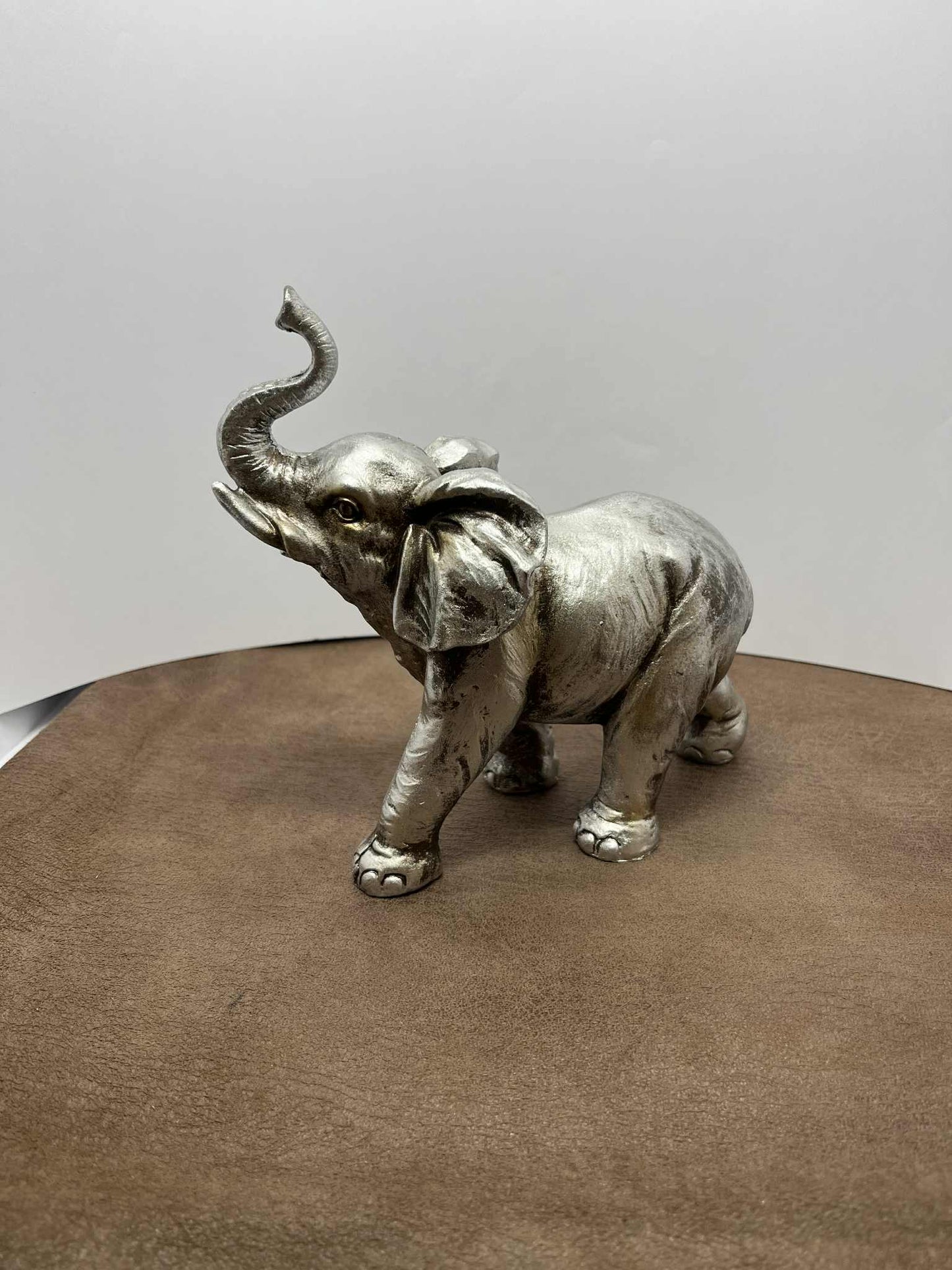 Eléphant en plâtre peint argenté fait à la main collection Goldbach de GmbH (16*15 cm)