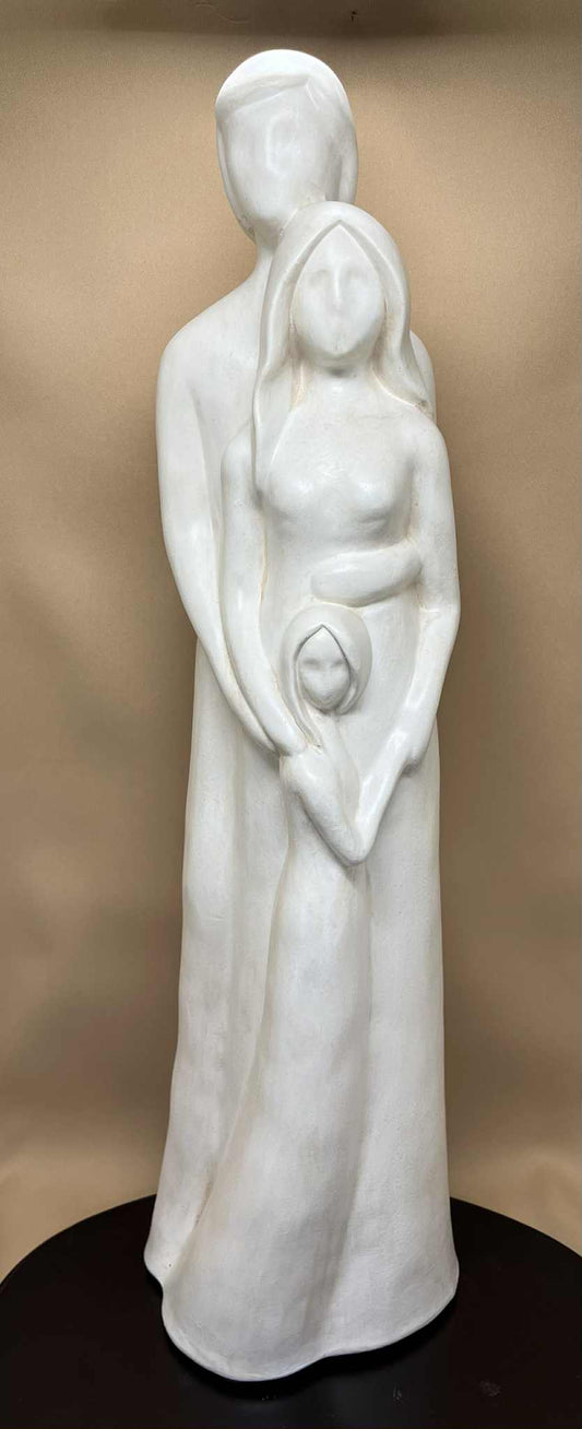 Statue blanche "En famille " de Avam collection par Tosal ( l 14+h 46+ p 14 cms)