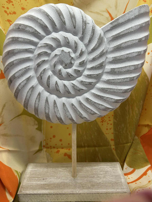 Escargot en plâtre perché sur un support en bois de GmbH (19*26cm)