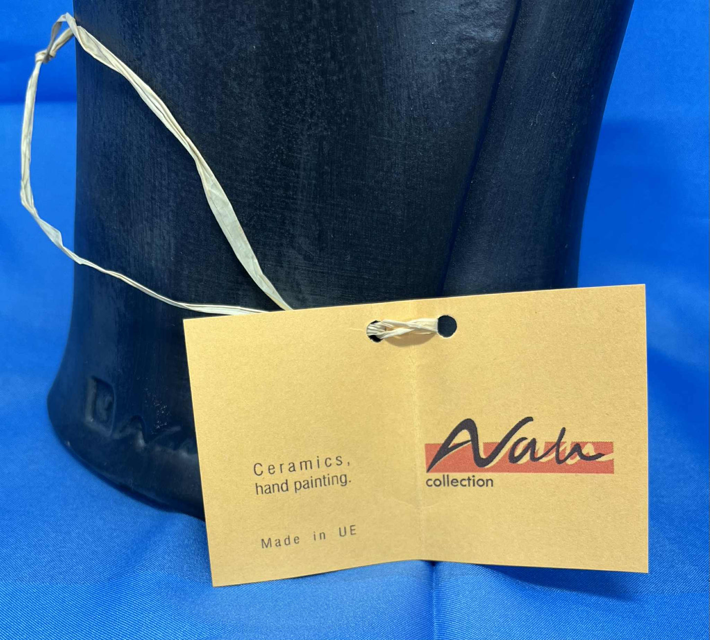 Statue anthracite  ou blanc "la mère de famille " de Avam collection par Tosal ( l 14.5+h 45+ p 10 cms)