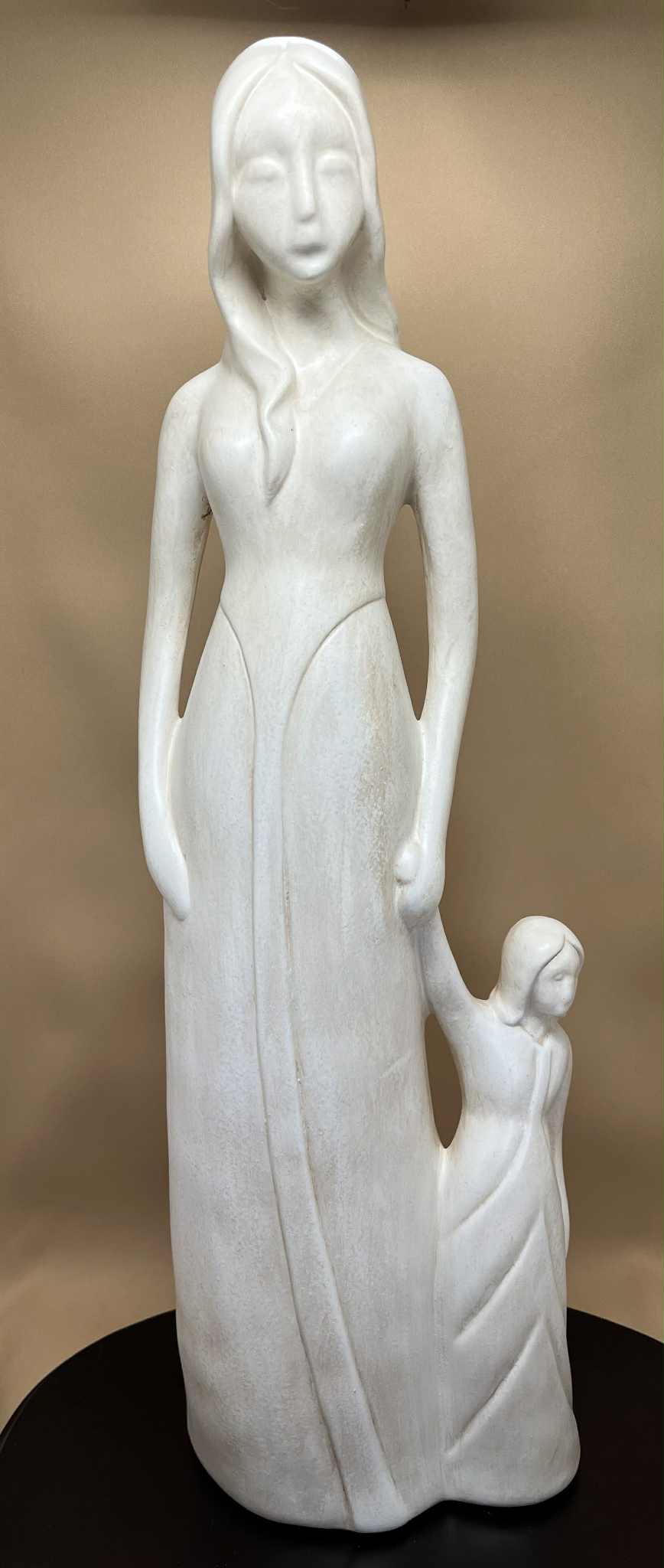 Statue grise anthracite ou blanche "la mère et l'enfant" de Tosal (13.5+44+12)