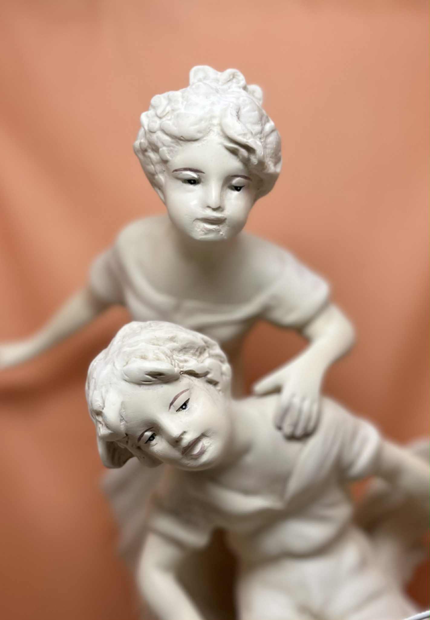 Jolie statue en  plâtre, " la pèche" collection Versailles (18*43cm)