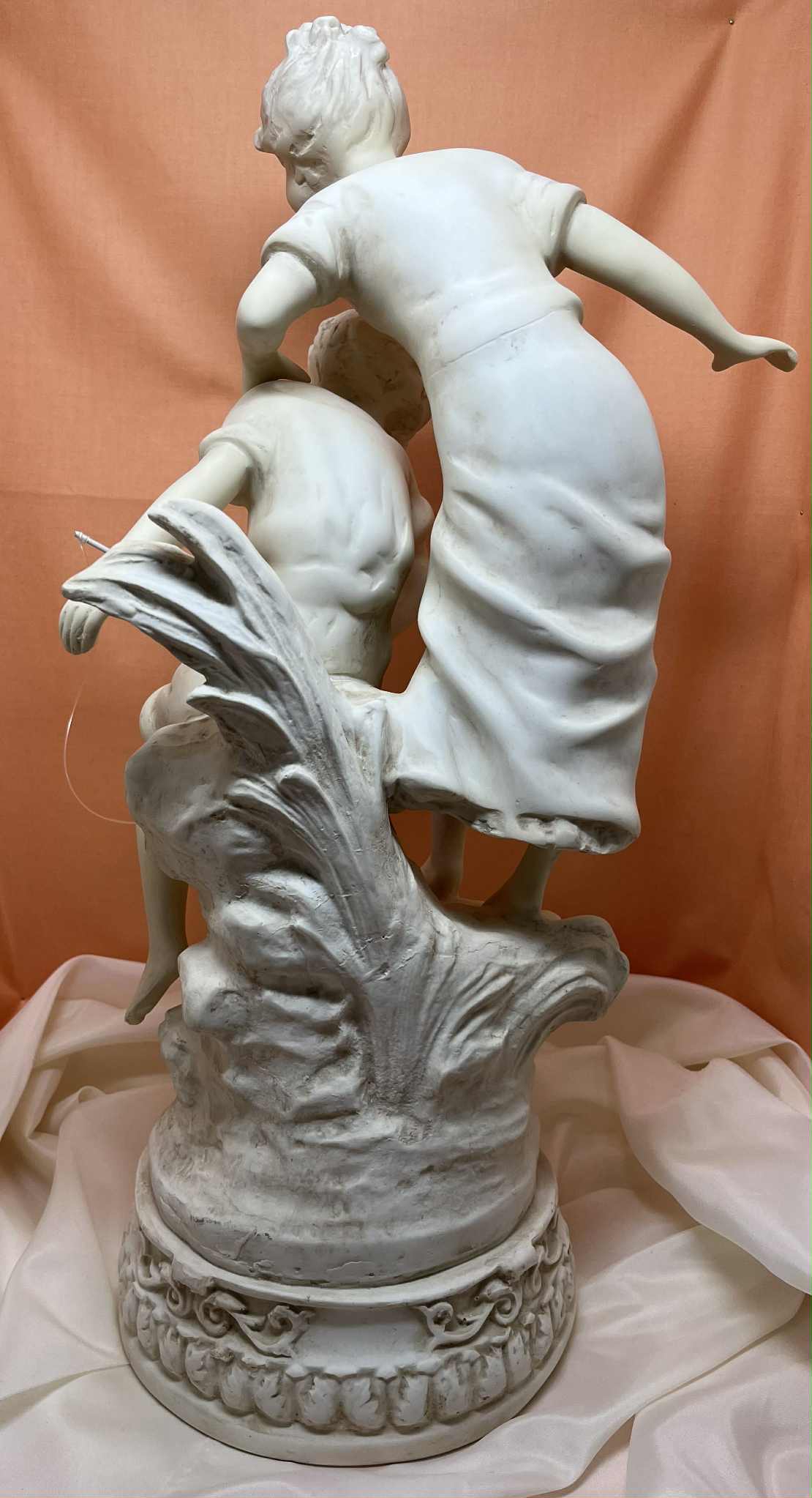 Jolie statue en  plâtre, " la pèche" collection Versailles (18*43cm)