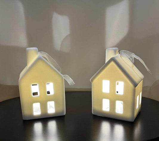 Lot de 2 maisons blanches en céramique éclairées de GmbH (5.5*8*5cm)