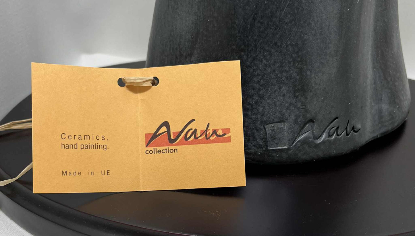 Statue anthracite ou blanche "Mère et Fille " de Avam collection par Tosal ( l 15+h 45+ p 13 cms)