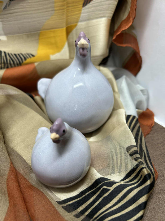 Set de 2 poules violettes en céramique de GmbH(9*10cm)et (5*6cm)
