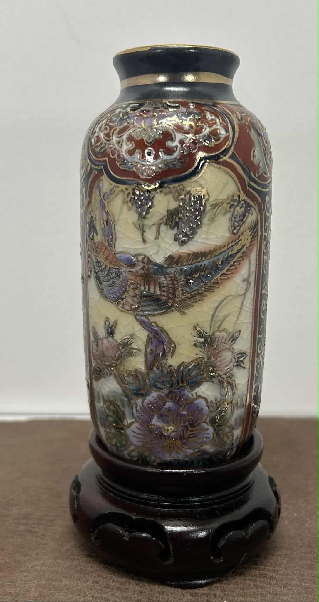 Soliflore en porcelaine avec socle en bois collection chinoise de GmbH (13*6cm)