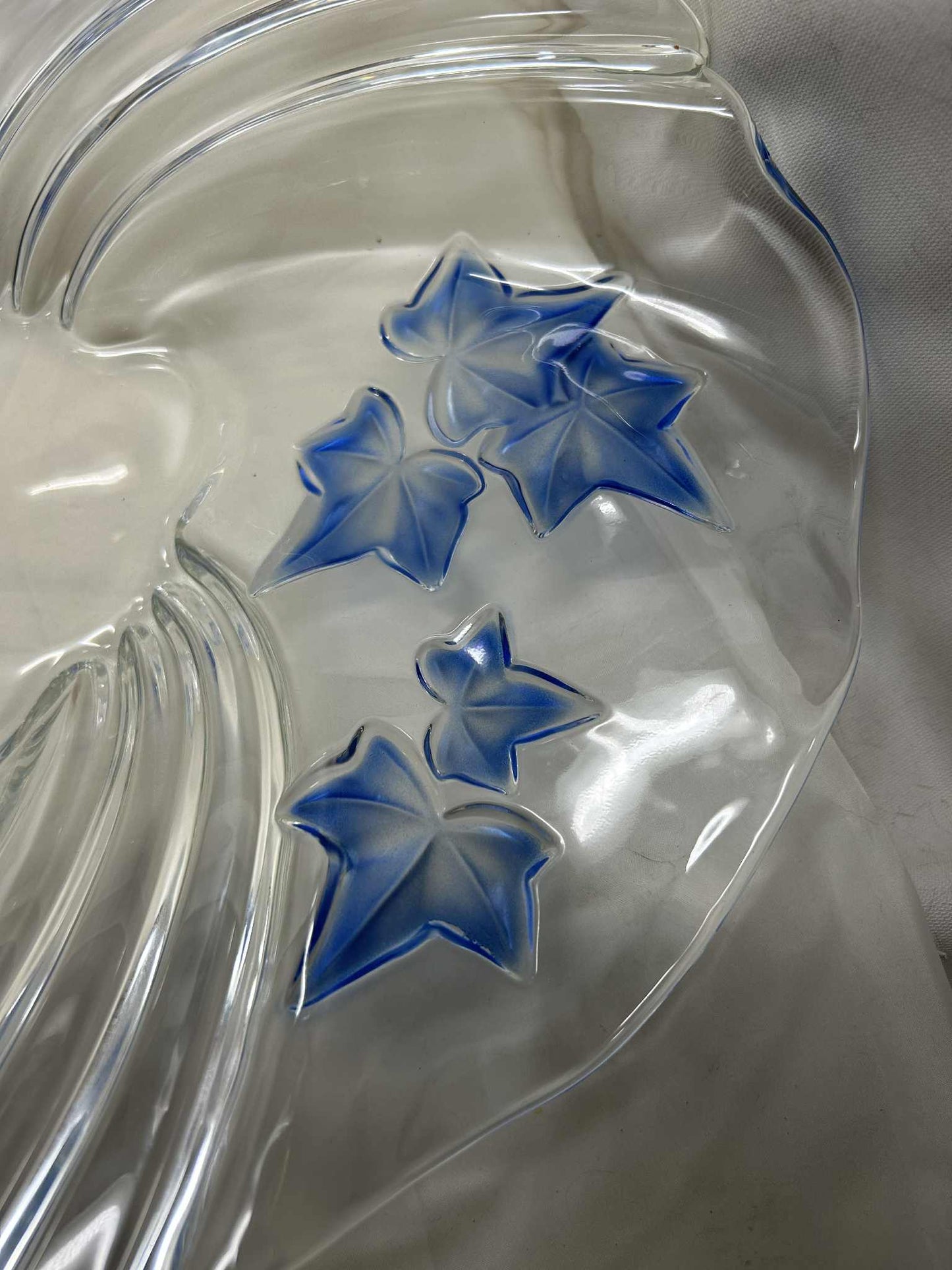 Joli plat à fruit décoré de feuilles bleues en Walther glas de GmbH (39*40cm)