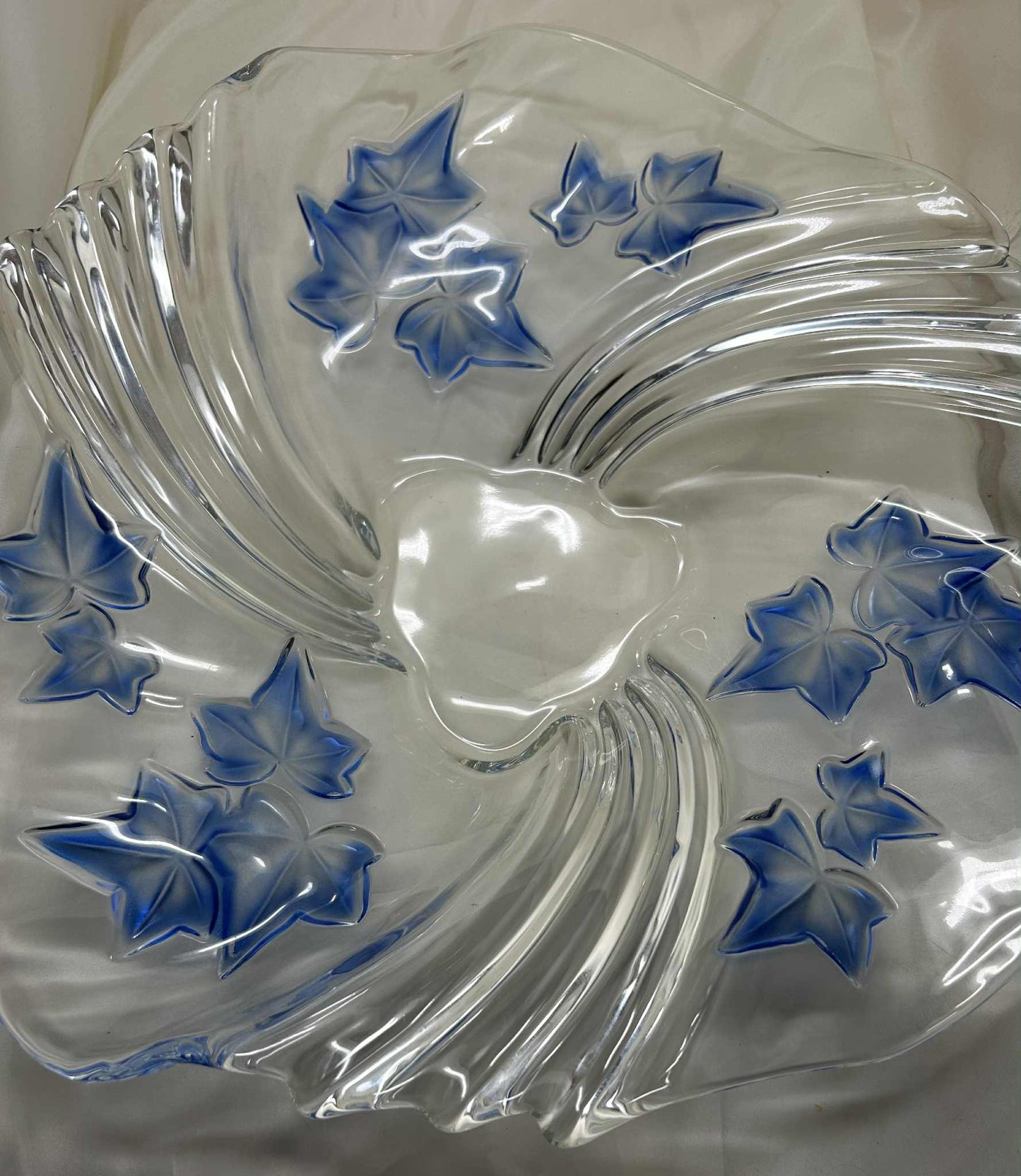 Joli plat à fruit décoré de feuilles bleues en Walther glas de GmbH (39*40cm)