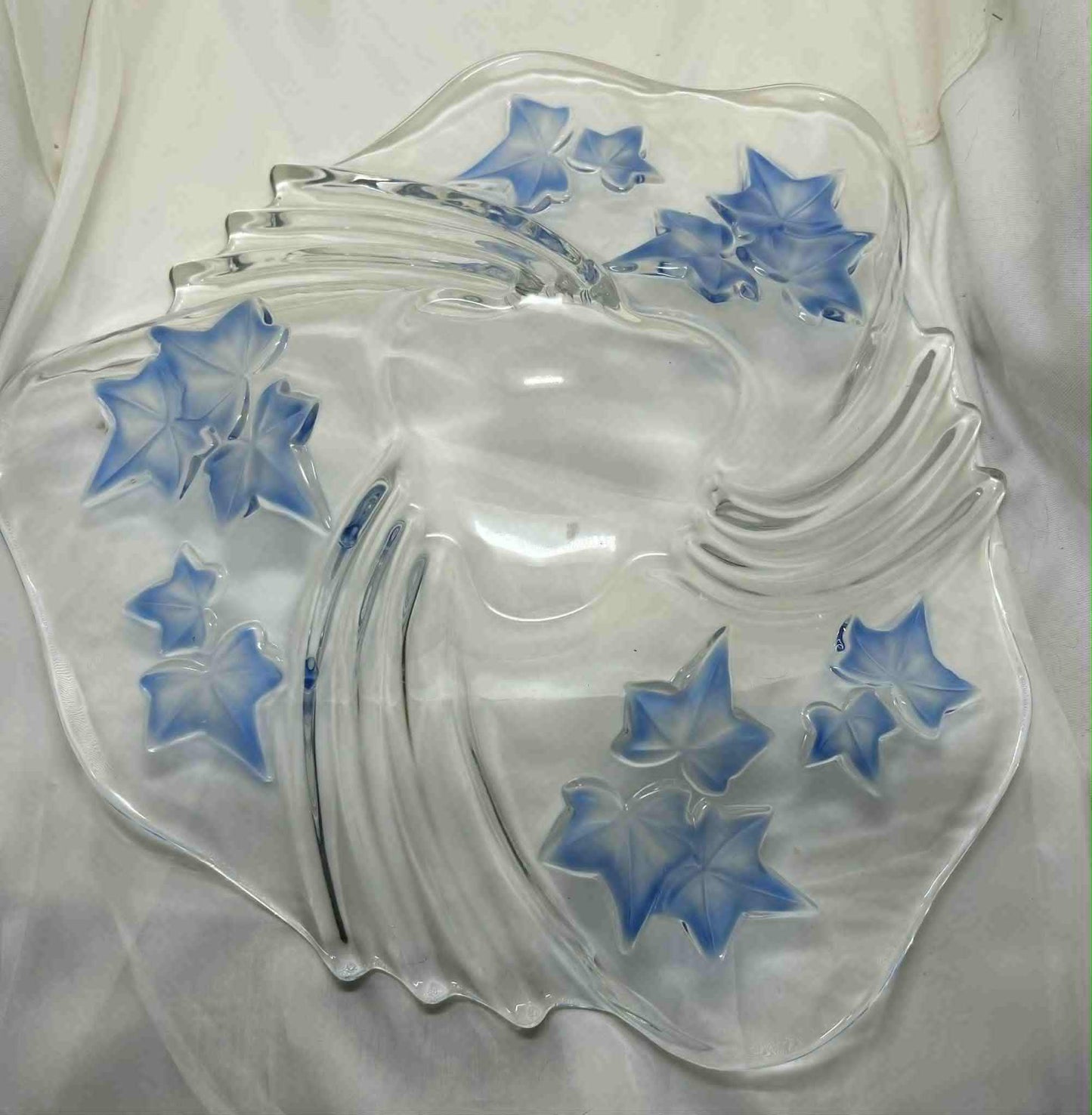 Joli plat à fruit décoré de feuilles bleues en Walther glas de GmbH (39*40cm)