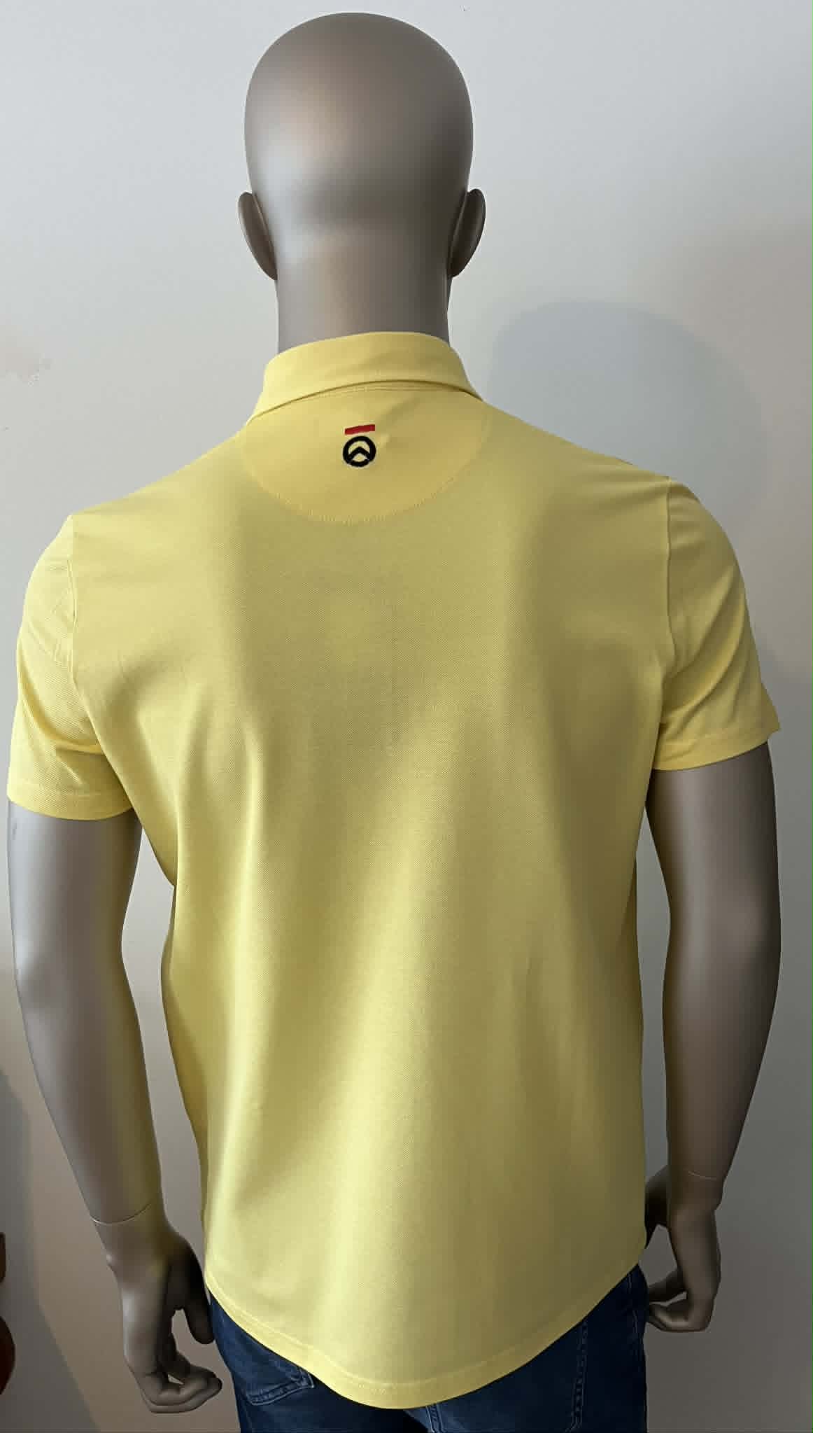 Polo jaune boutonnières rouges Hon