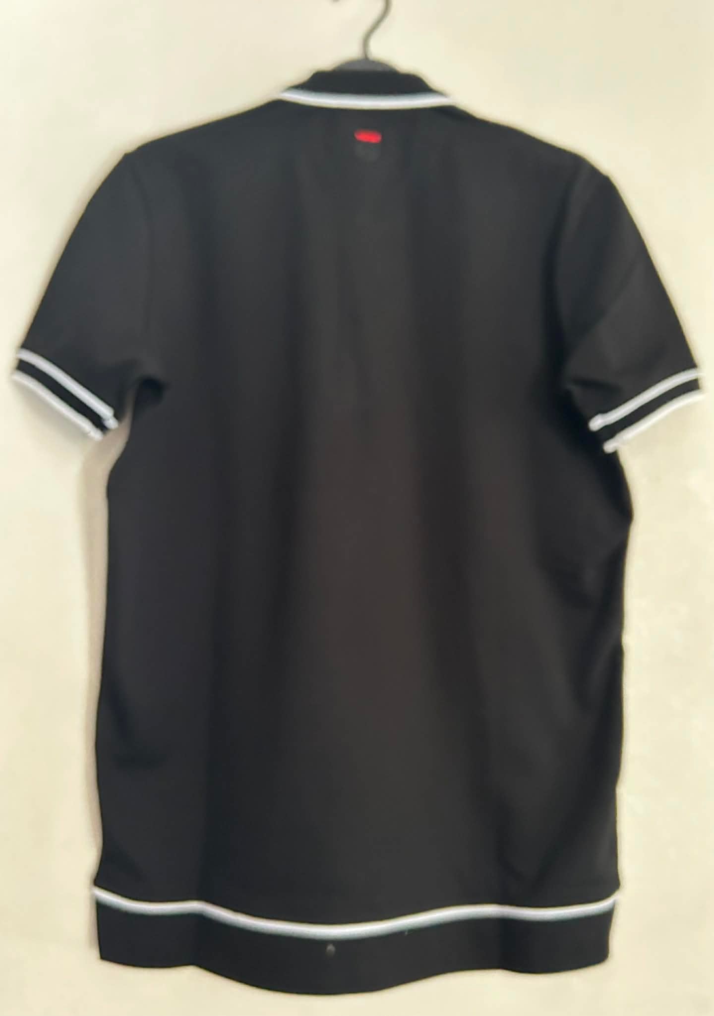 Polo noir et blanc Hon