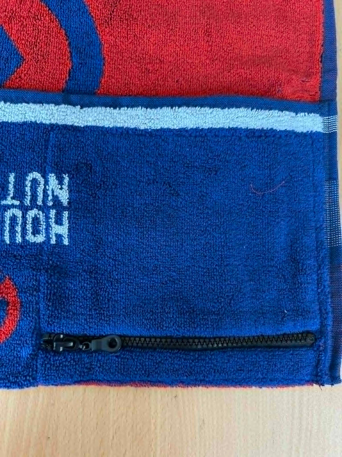 Serviette bleu ,blanc, rouge avec 2 poches à fermetures éclairs House of Nutrition