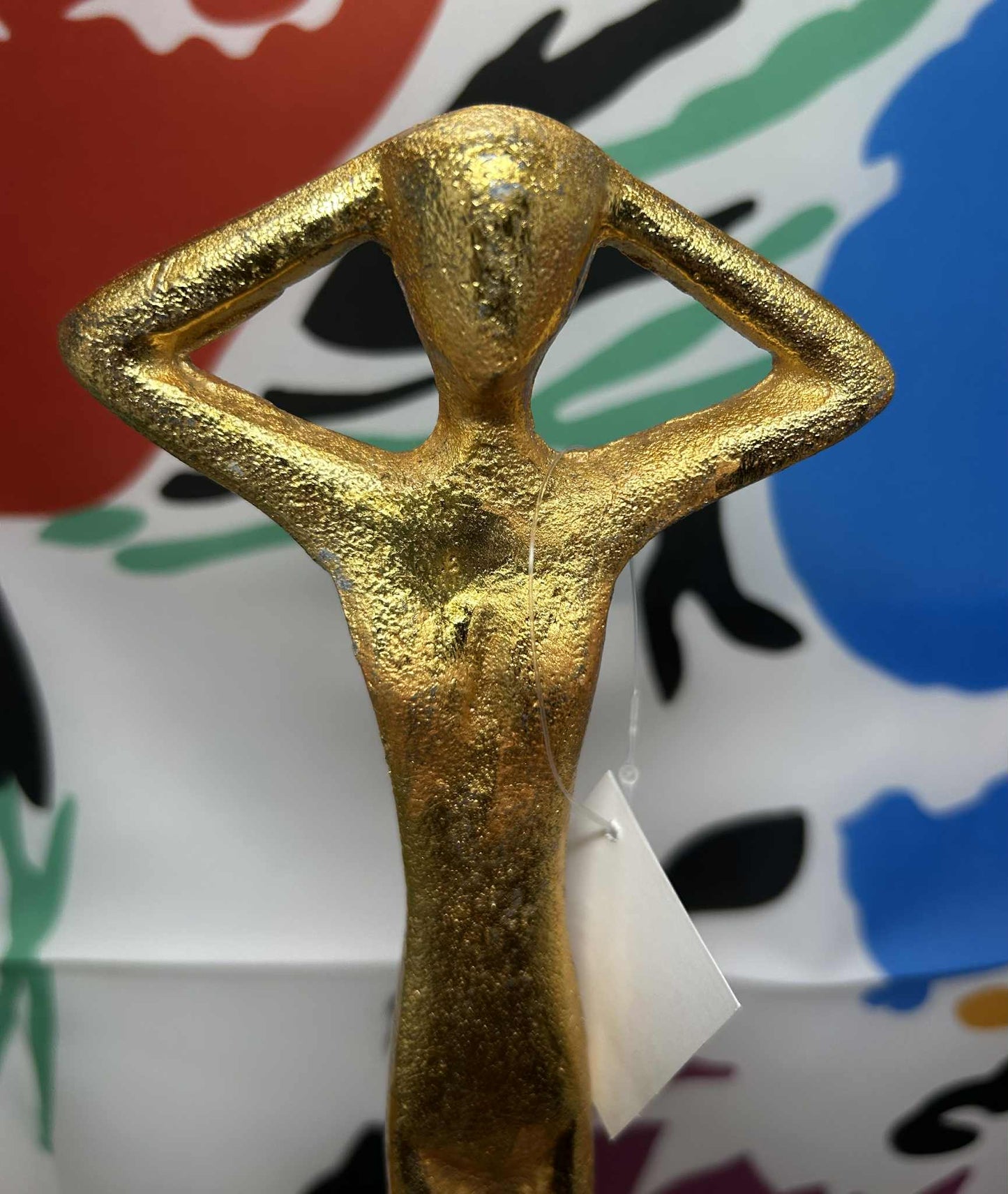 Statuette dorée de décoration sur socle de bois (35 cm) de GmbH