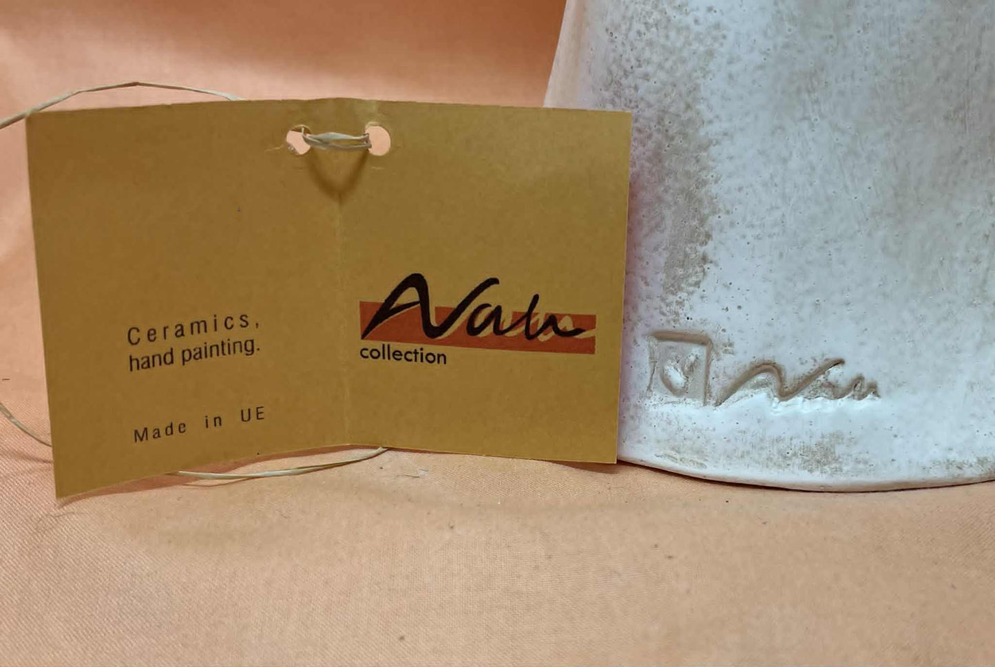 Statue anthracite  ou blanc "la mère de famille " de Avam collection par Tosal ( l 14.5+h 45+ p 10 cms)