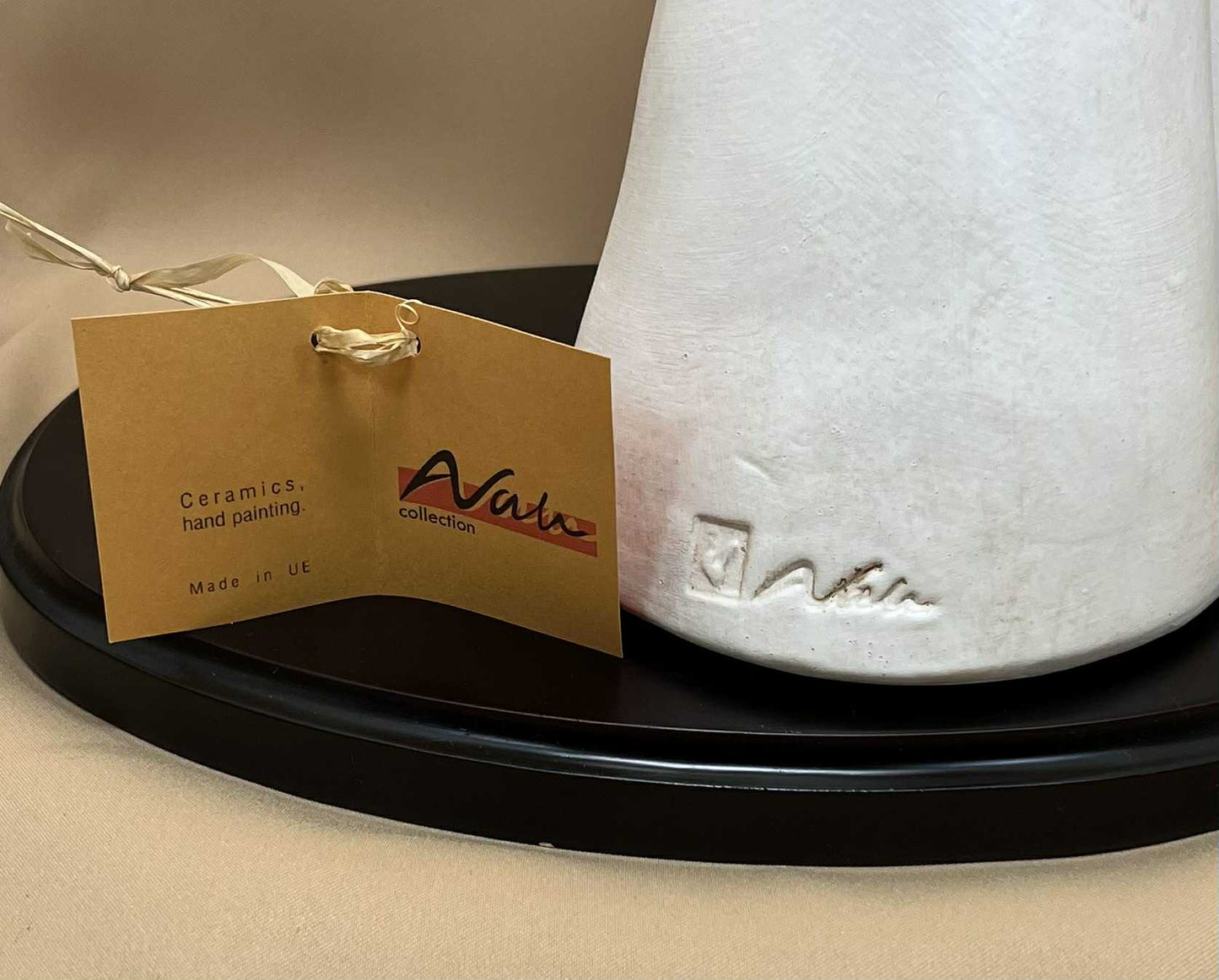 Statue blanche "Tendre baisé " de Avam collection par Tosal ( l 13+h 44+ p 10 cms)