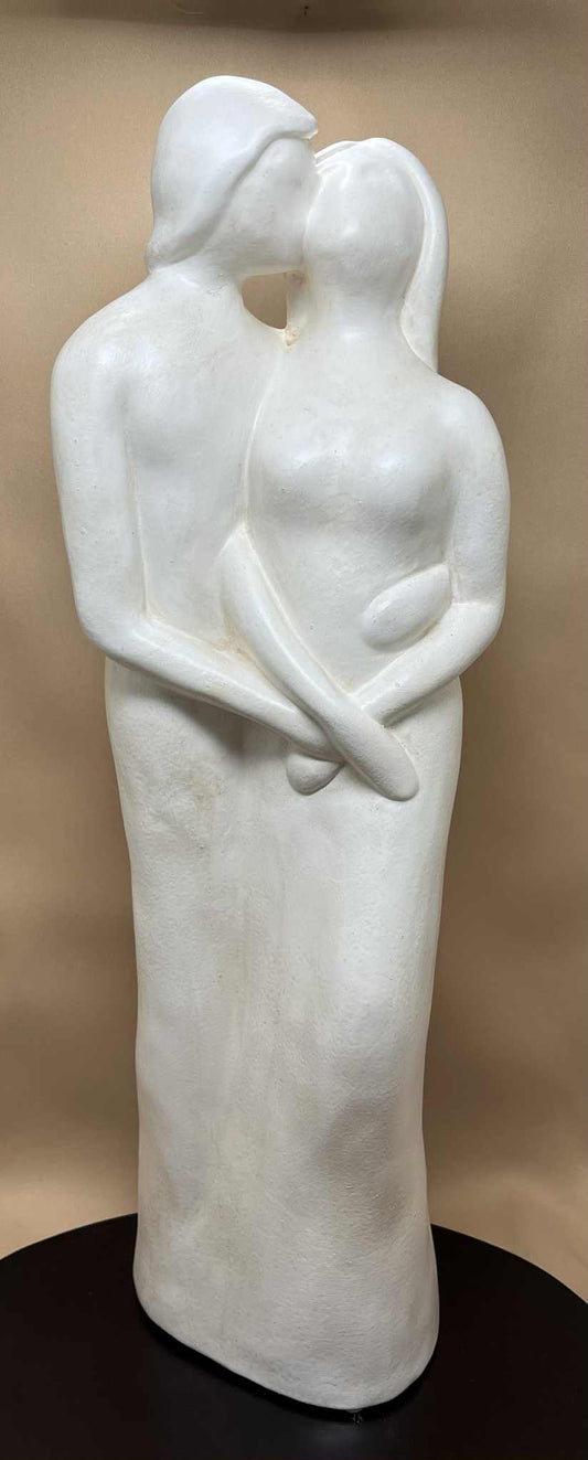 Statue blanche "Tendre baisé " de Avam collection par Tosal ( l 13+h 44+ p 10 cms)