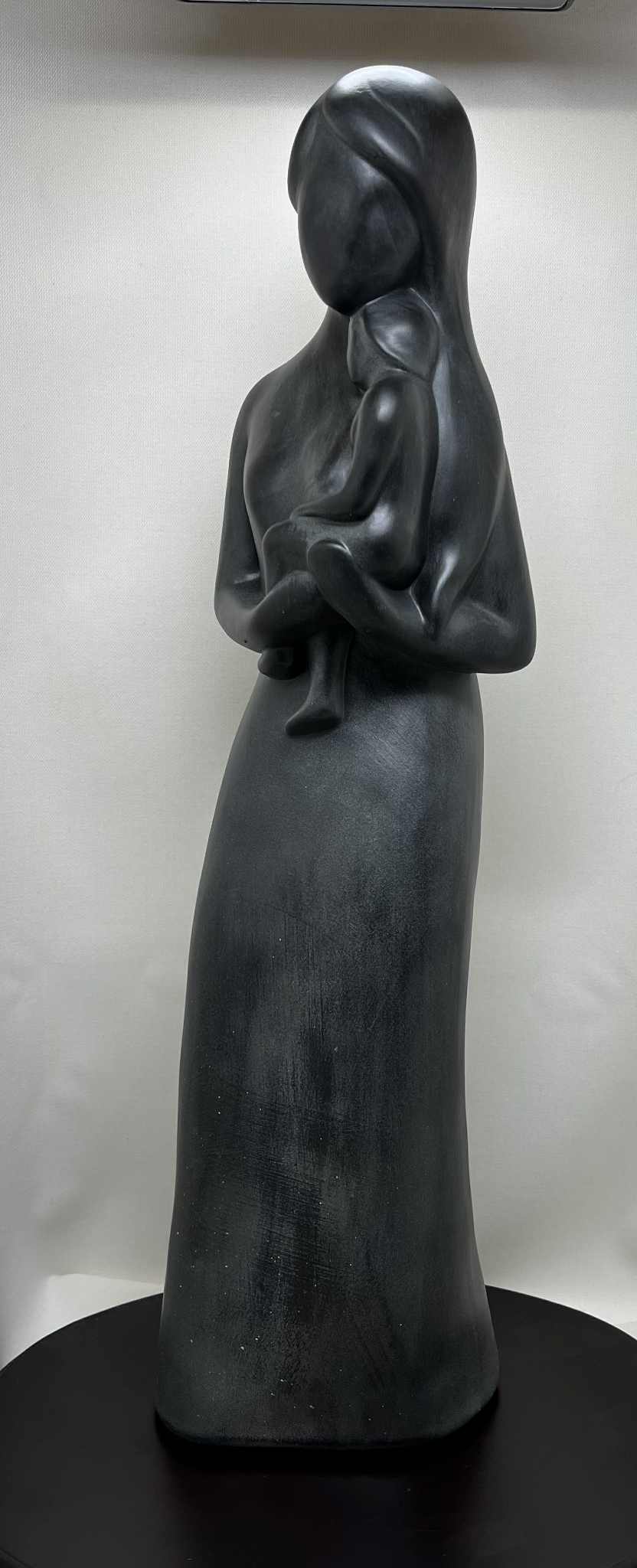 Statue  "Tendresse d'une mère " de Avam collection par Tosal ( l 13.5+h 45+ p 10 cms)