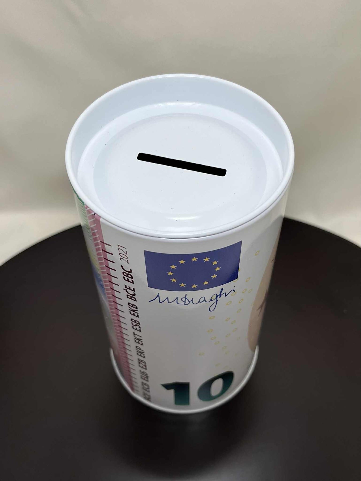 Tirelire en métal inscription Euro, hauteur 15,5cms et 8cms de diamètre