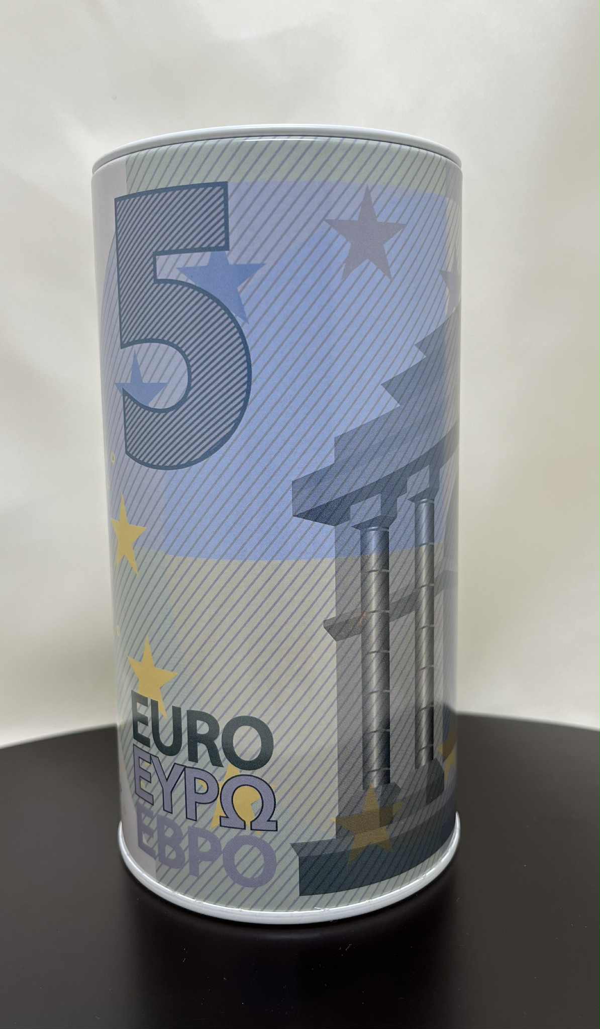 Tirelire en métal inscription Euro, hauteur 15,5cms et 8cms de diamètre