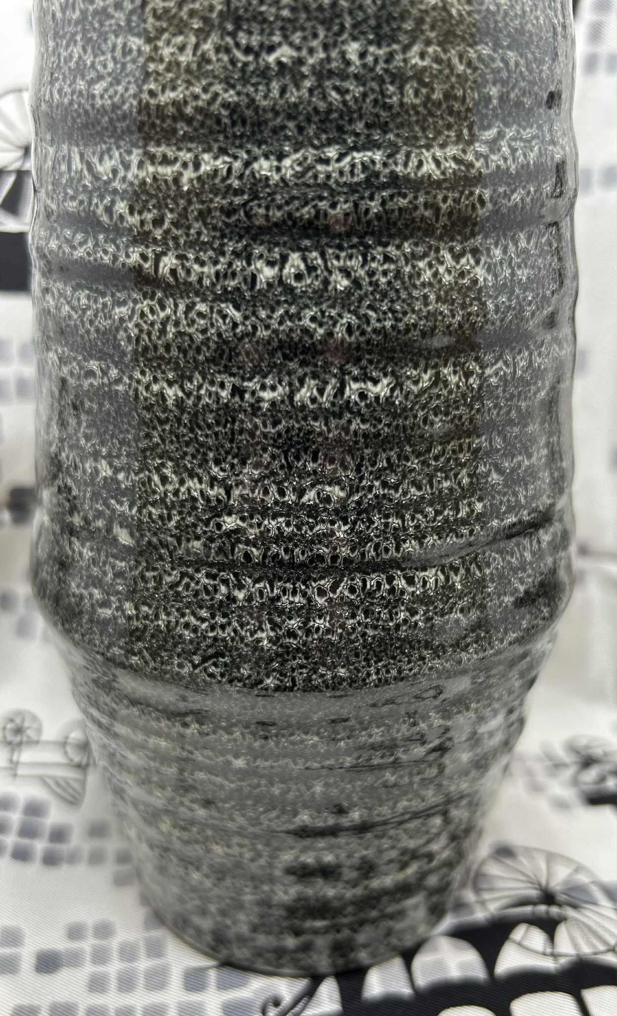 Vase noir et blanc type soliflore en céramique de GmbH (8*23.5cm)