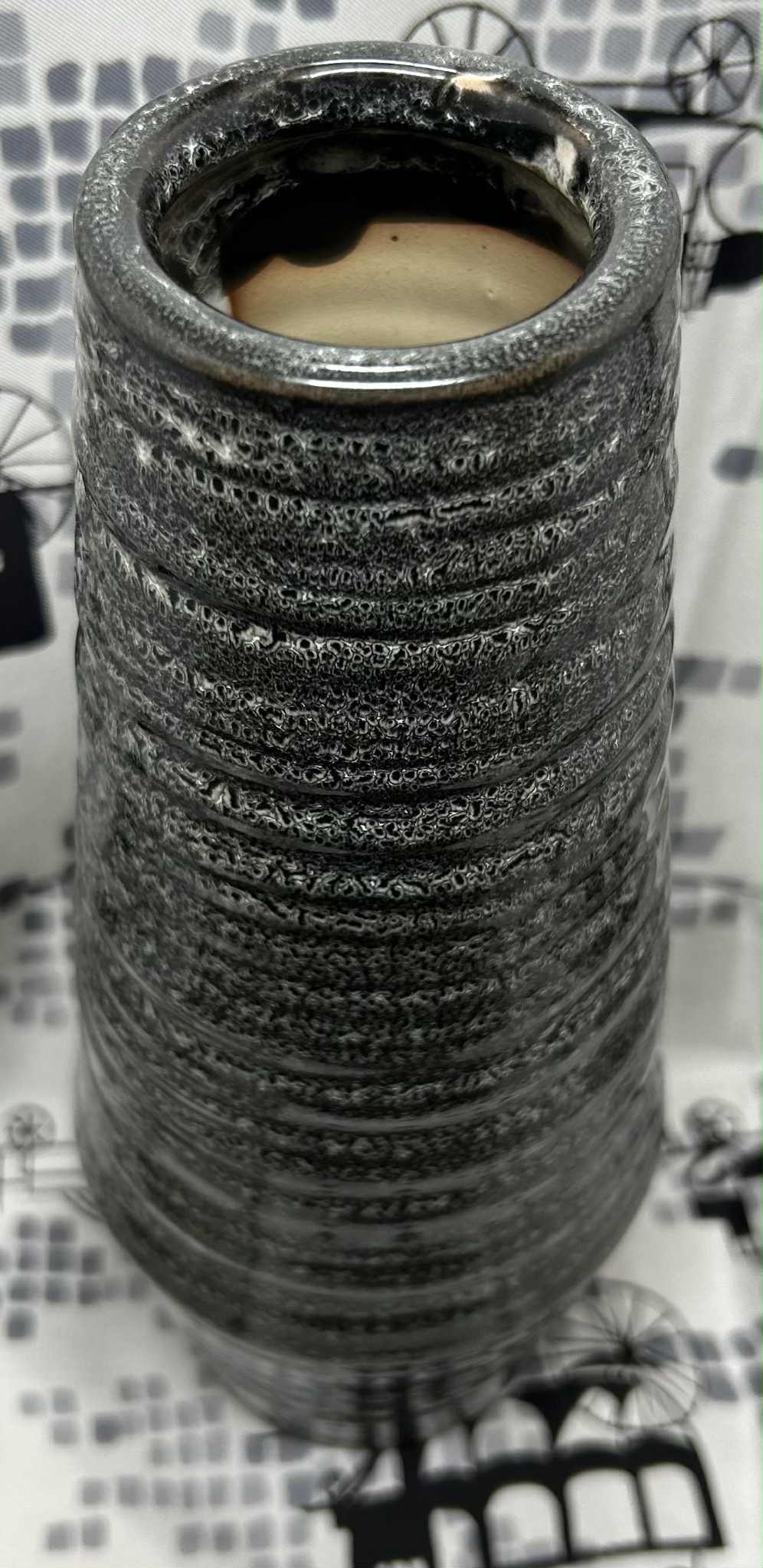 Vase noir et blanc type soliflore en céramique de GmbH (8*23.5cm)